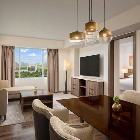 Sheraton Hyderabad Hotel Екстер'єр фото