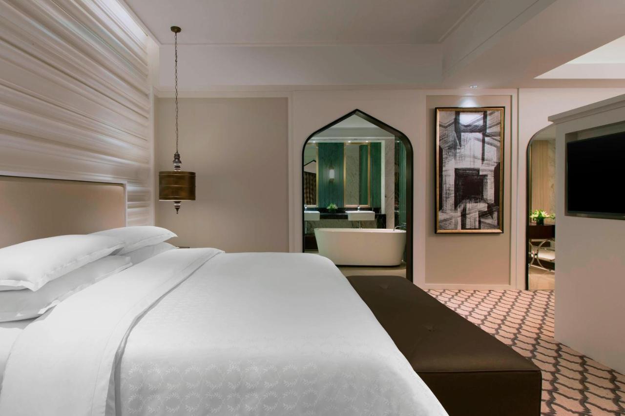 Sheraton Hyderabad Hotel Екстер'єр фото