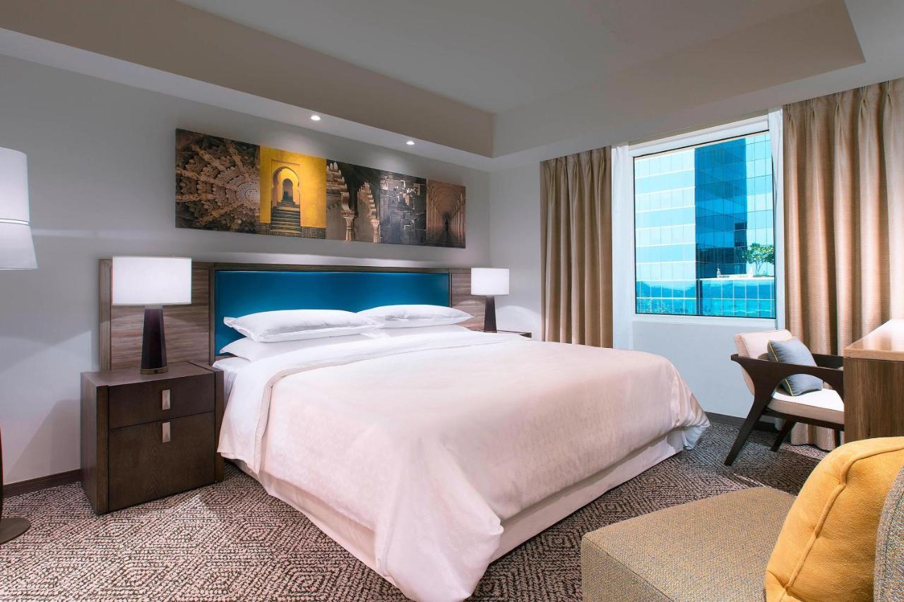 Sheraton Hyderabad Hotel Екстер'єр фото