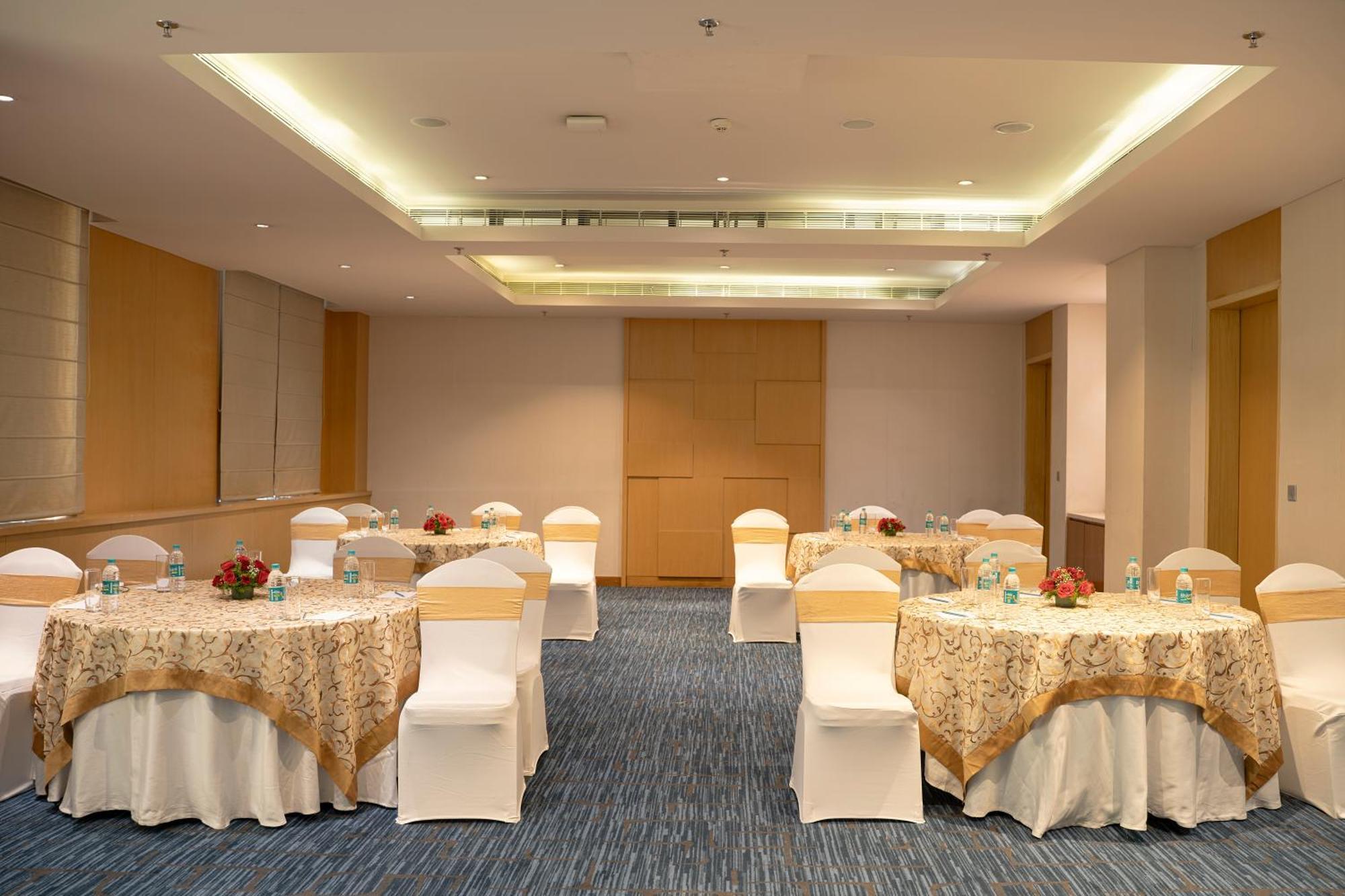 Sheraton Hyderabad Hotel Екстер'єр фото