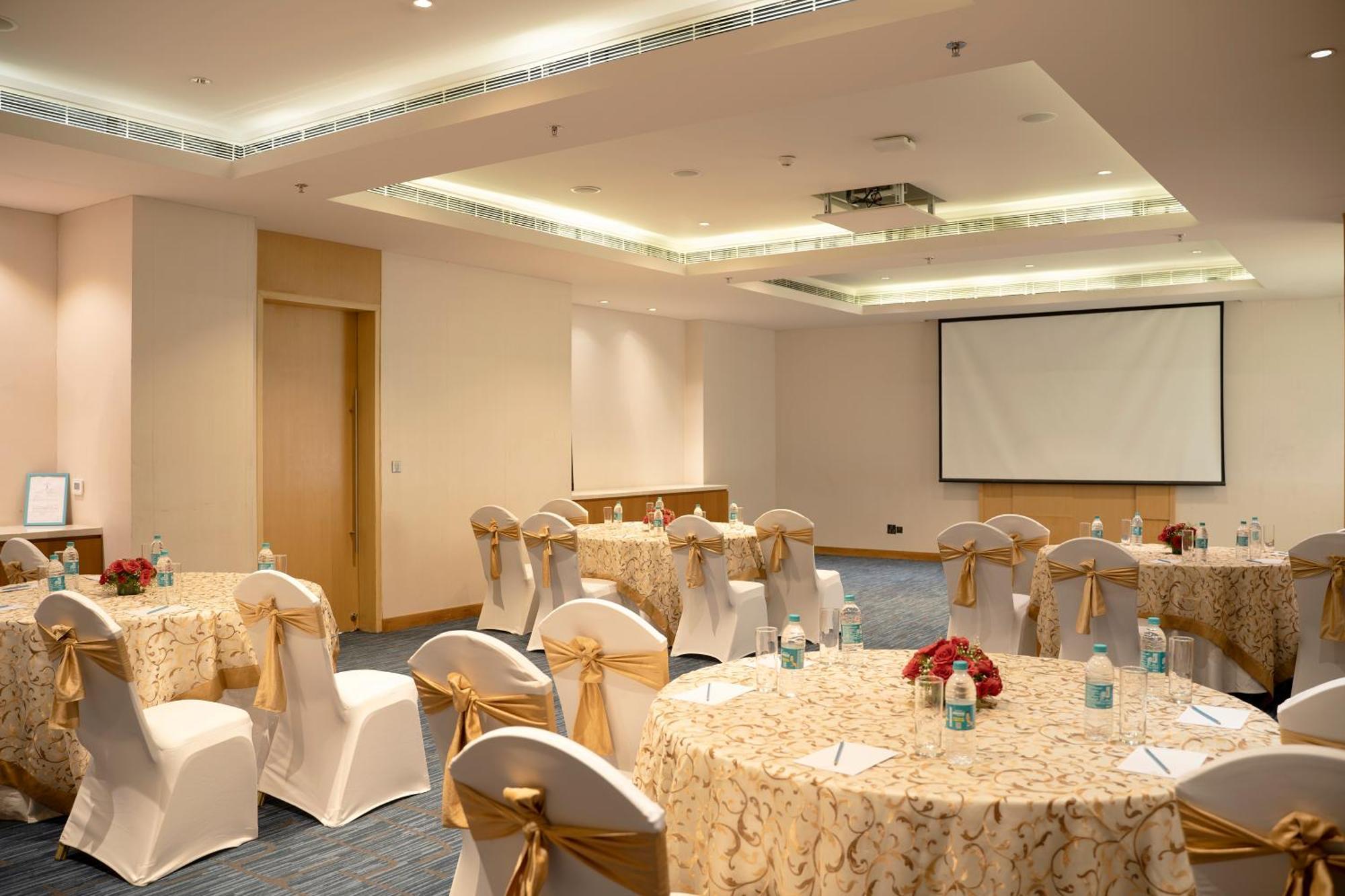 Sheraton Hyderabad Hotel Екстер'єр фото