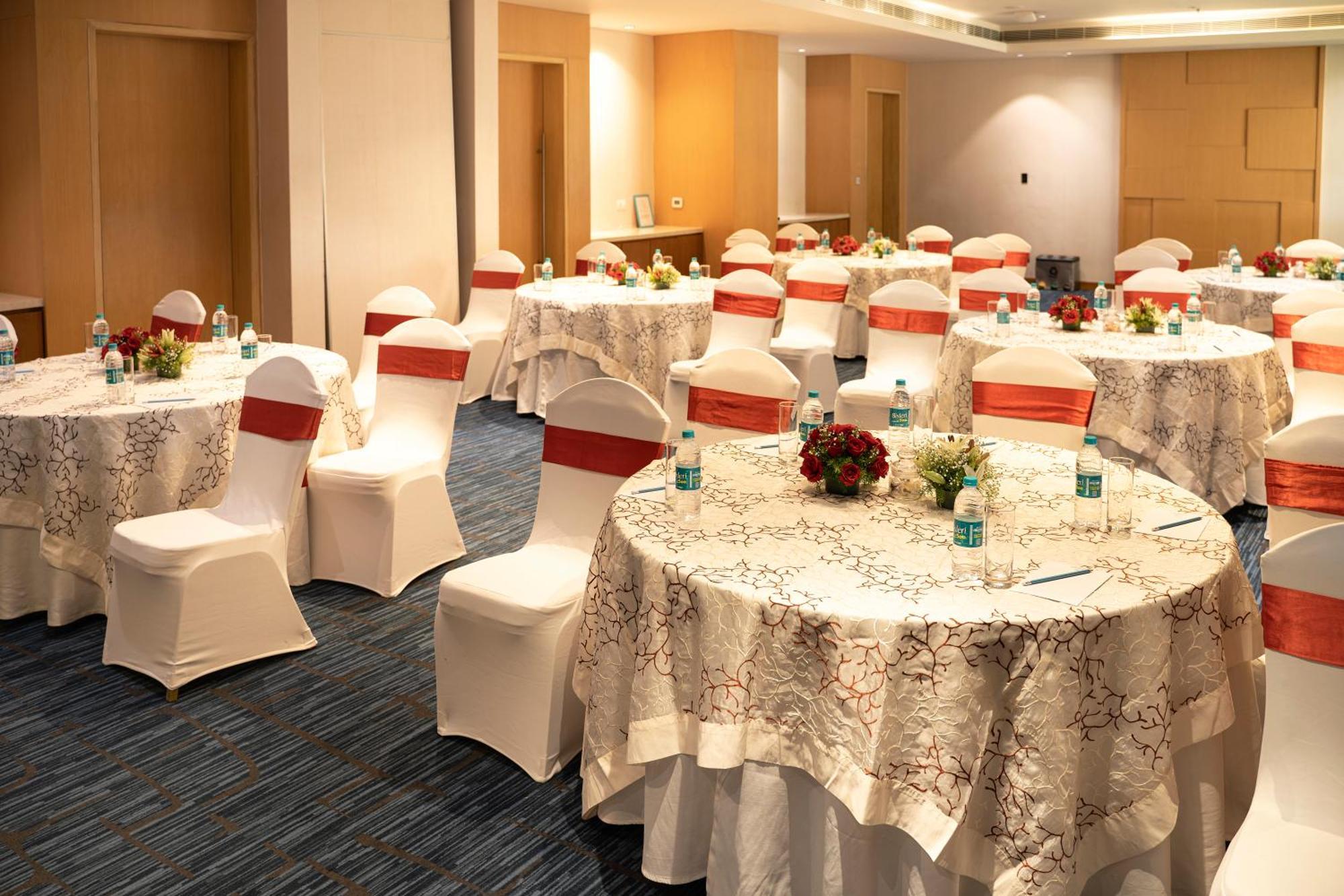 Sheraton Hyderabad Hotel Екстер'єр фото