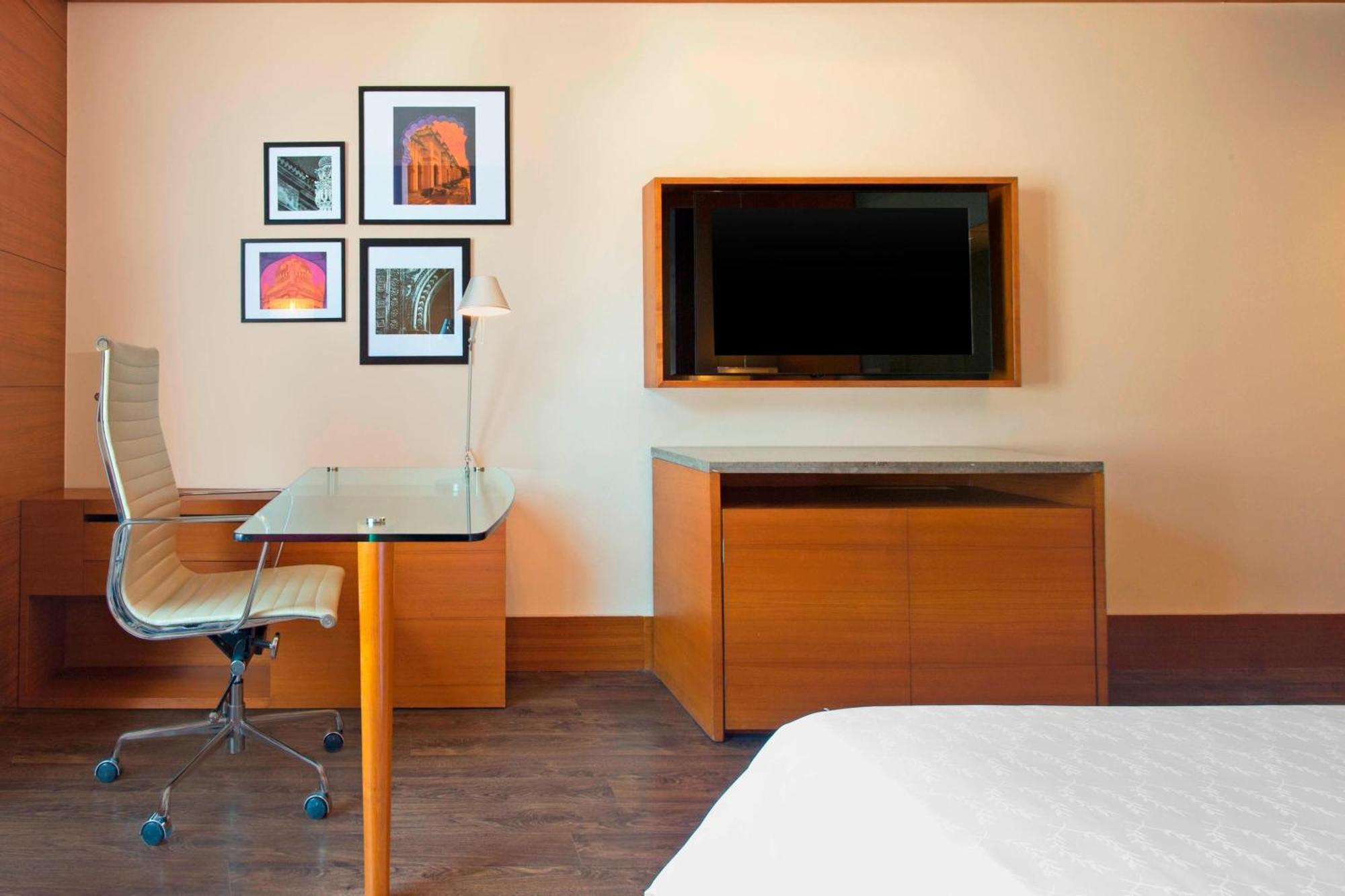 Sheraton Hyderabad Hotel Екстер'єр фото