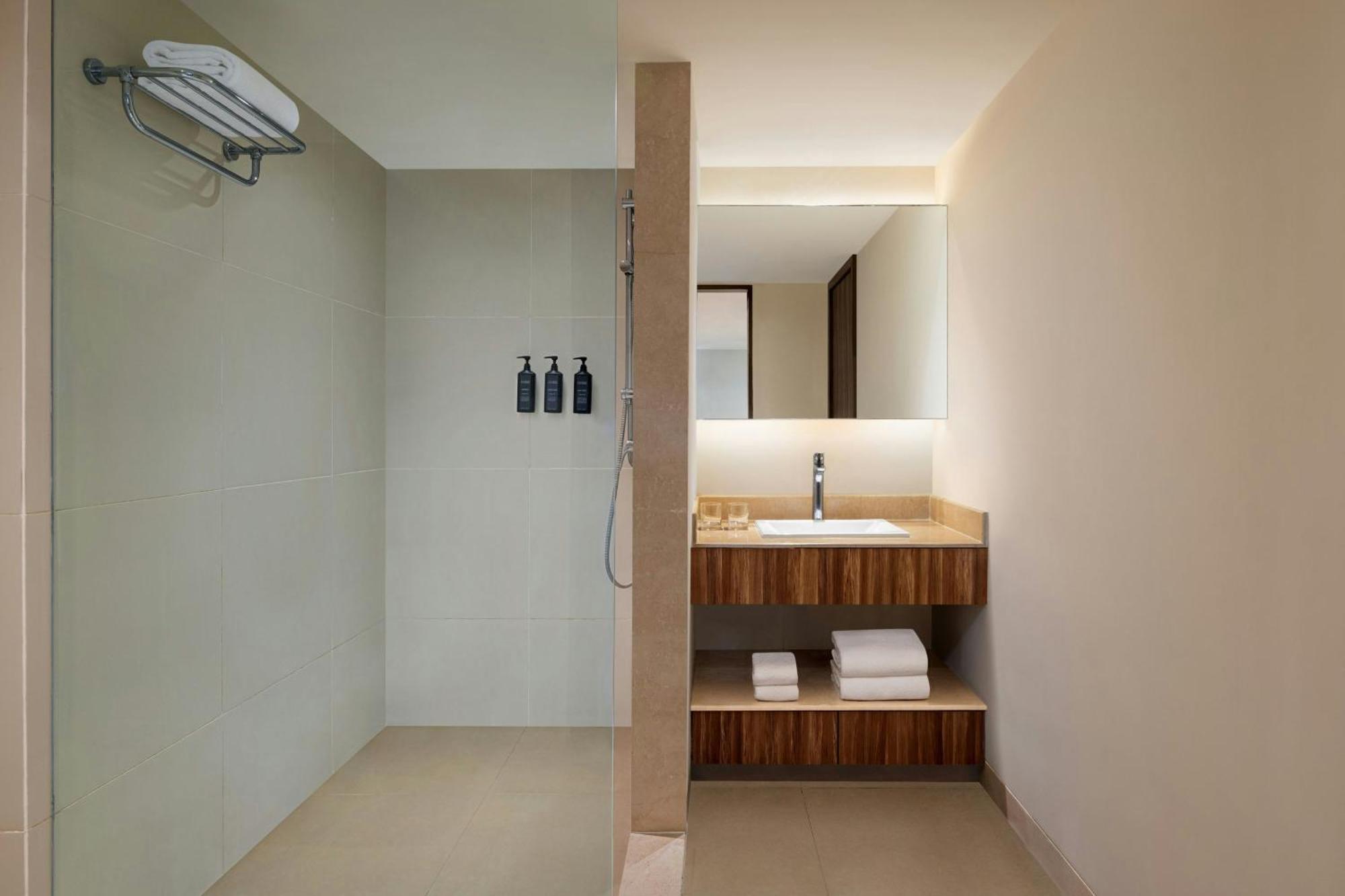 Sheraton Hyderabad Hotel Екстер'єр фото